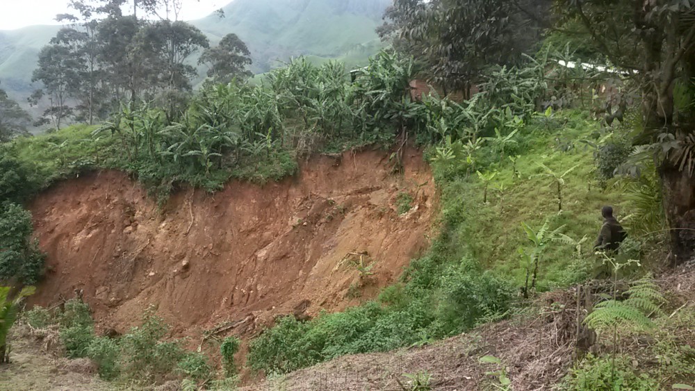 Voorbeeld van een landslide. Merk op dat er in de rechterbovenhoek een huis staat.